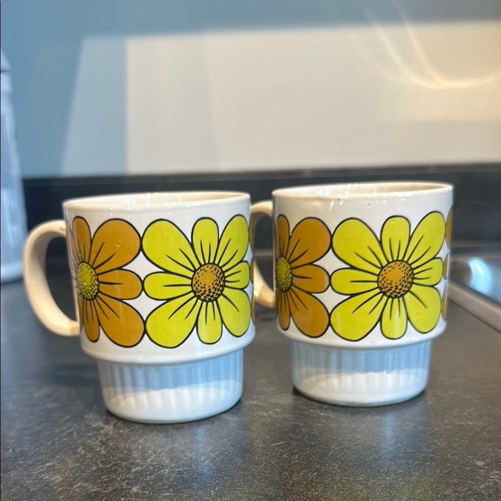 Vintage MCM 70s Flower Mugs Cups Mid Century Modern Stackable Japan Set of 2